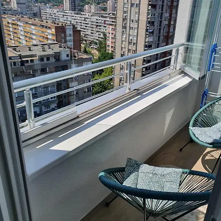 Stan Blizu Panonskih Jezeraa アパート トゥズラ