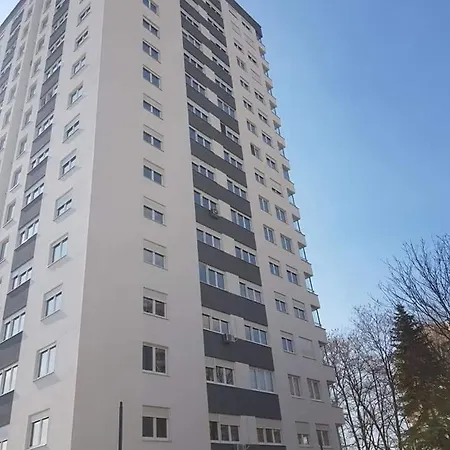 Stan Blizu Panonskih Jezeraa アパート *