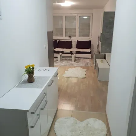 Apartament Stan Blizu Panonskih Jezeraa *