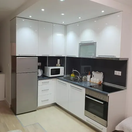 アパート Stan Blizu Panonskih Jezeraa トゥズラ