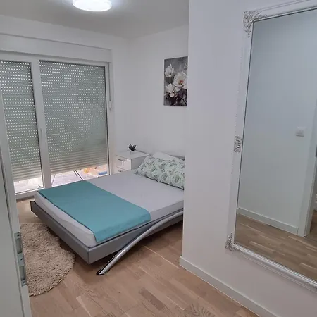 Stan Blizu Panonskih Jezeraa *